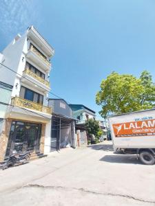 CC nhờ bán nhà Mặt phố HOÀNG MAI 65m2 5 Tầng. Kinh Doanh | Ô TÔ TRÁNH VIEW HỒ. Chỉ hơn 14 tỷ
